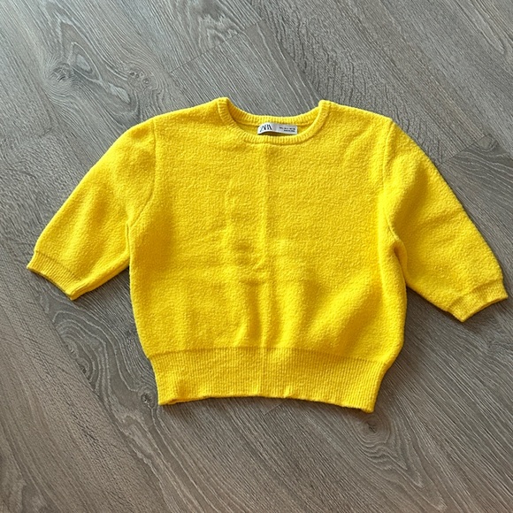 2 Zara Vibrant Yellow & Black Knit Sweater - Picture 3 of 8